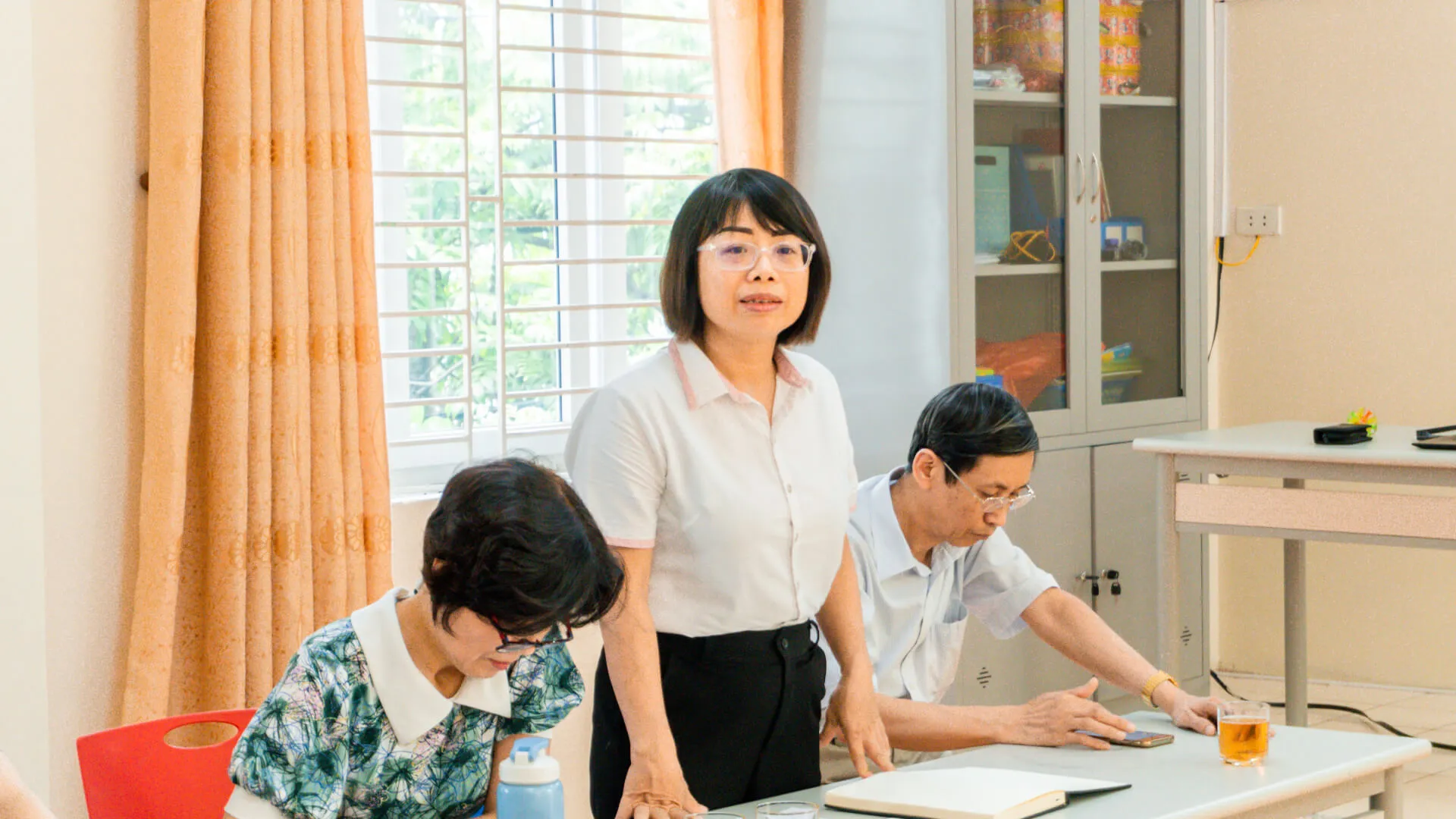 Phó hiệu trưởng nhà trường phát biểu trong sự kiện trien-khai-phan-mem-quan-ly-truong-hoc