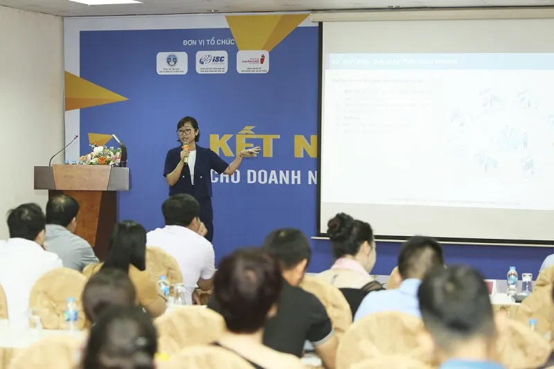 Đại diện Viindoo chia sẻ tại Hội nghị Đại diện Viindoo chia sẻ tại Hội nghị